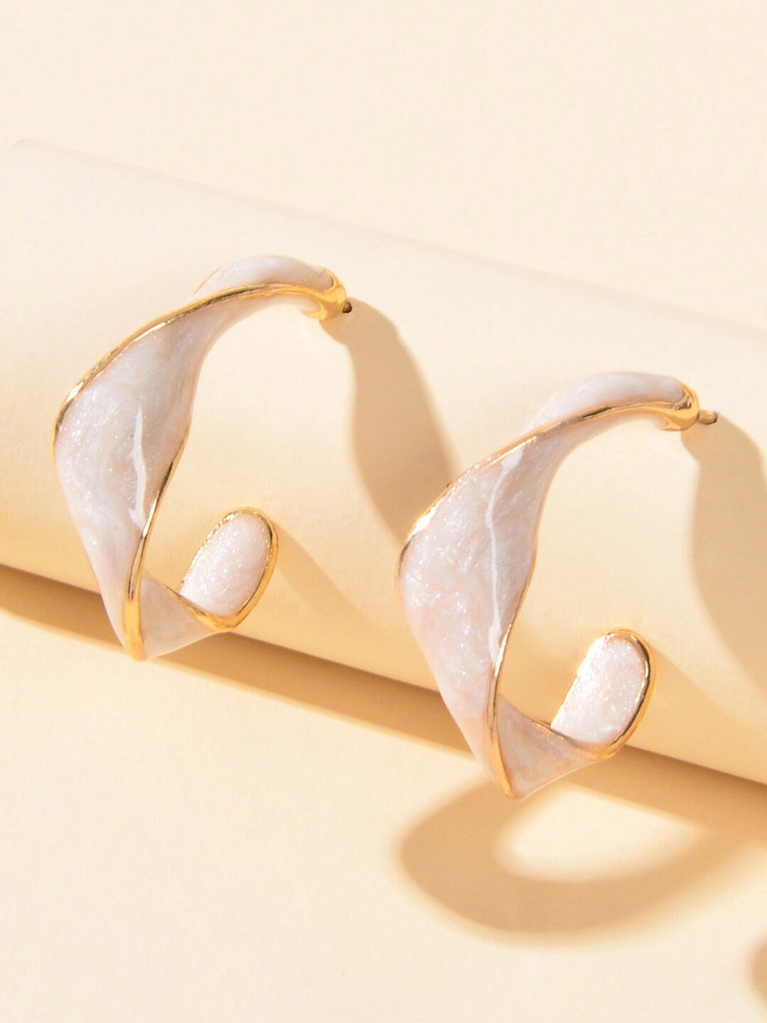 

FIMBUL Wave Minimalist Statement Classic Half Hoop Earrings, Gold