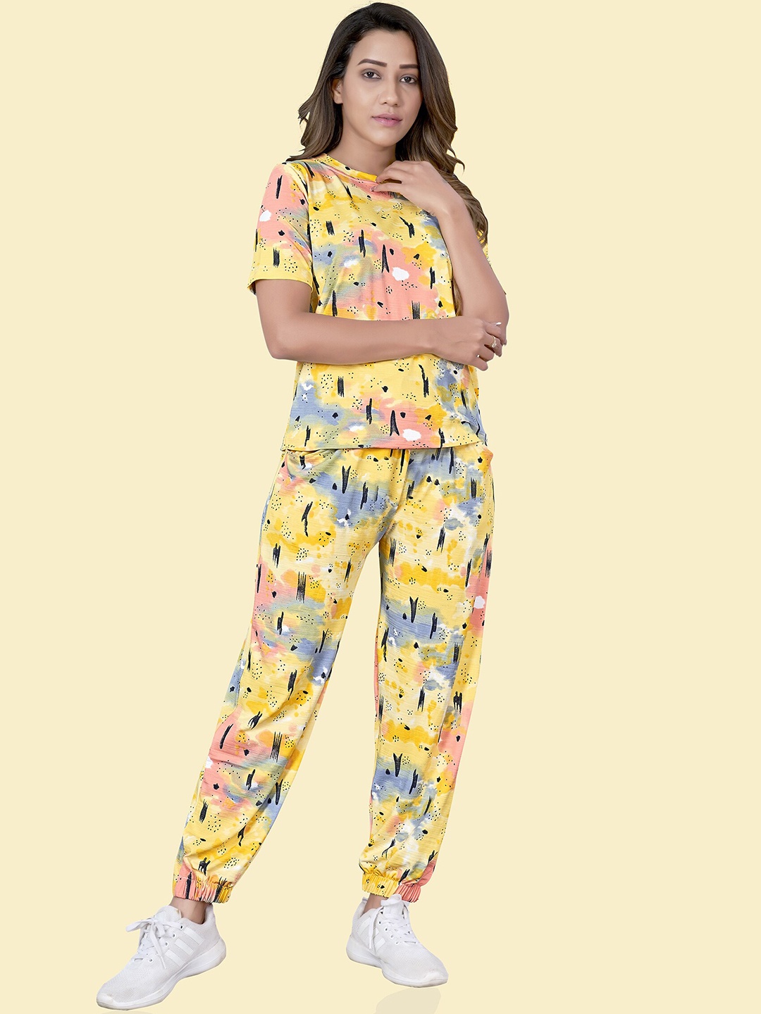 

N N ENTERPRISE Women Printed T-Shirt & Joggers Co-Ords, Yellow