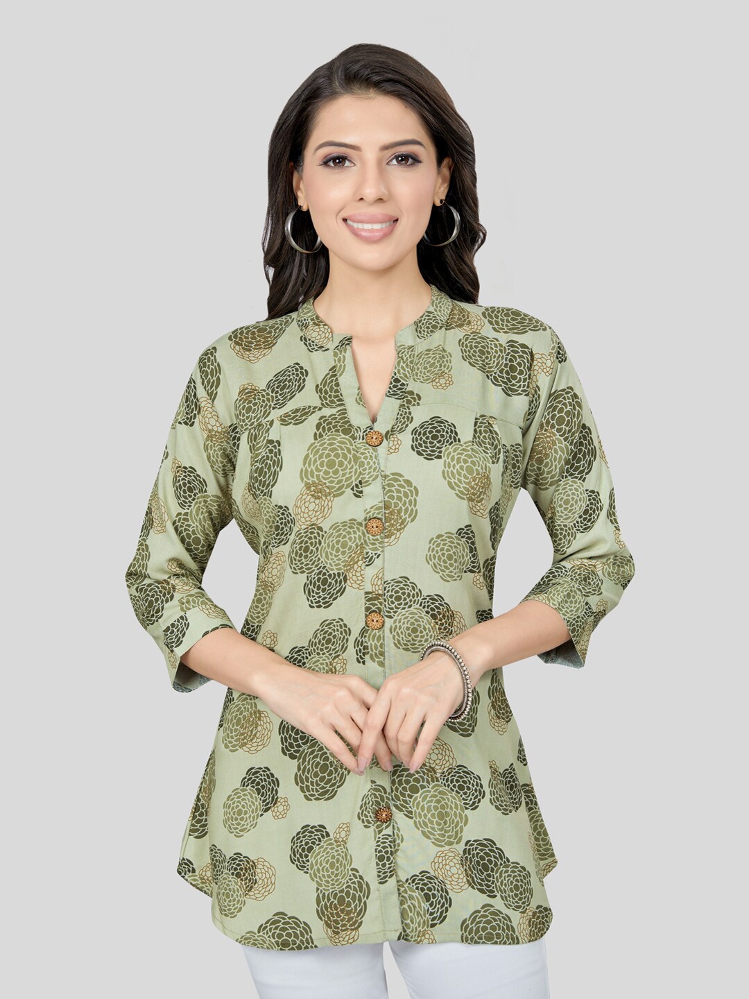 

Saree Swarg Floral Printed A-line Kurti, Green