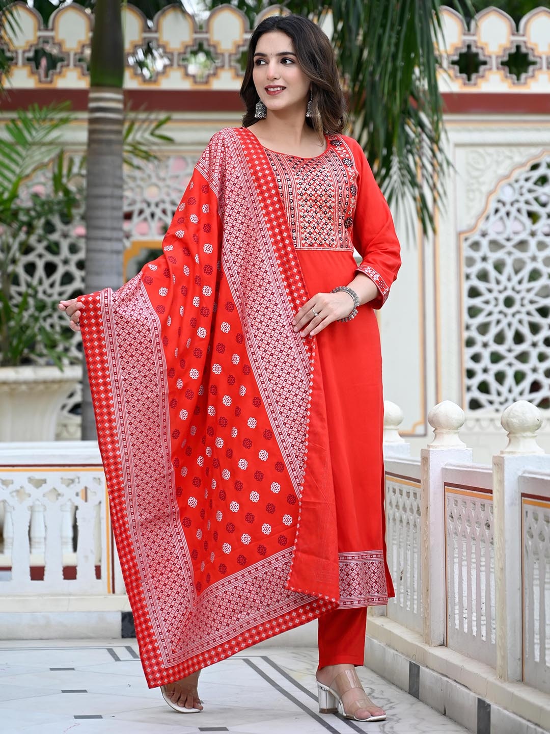 

DAEVISH Ethnic Motifs Embroidered Kurta With Trousers & Dupatta, Red