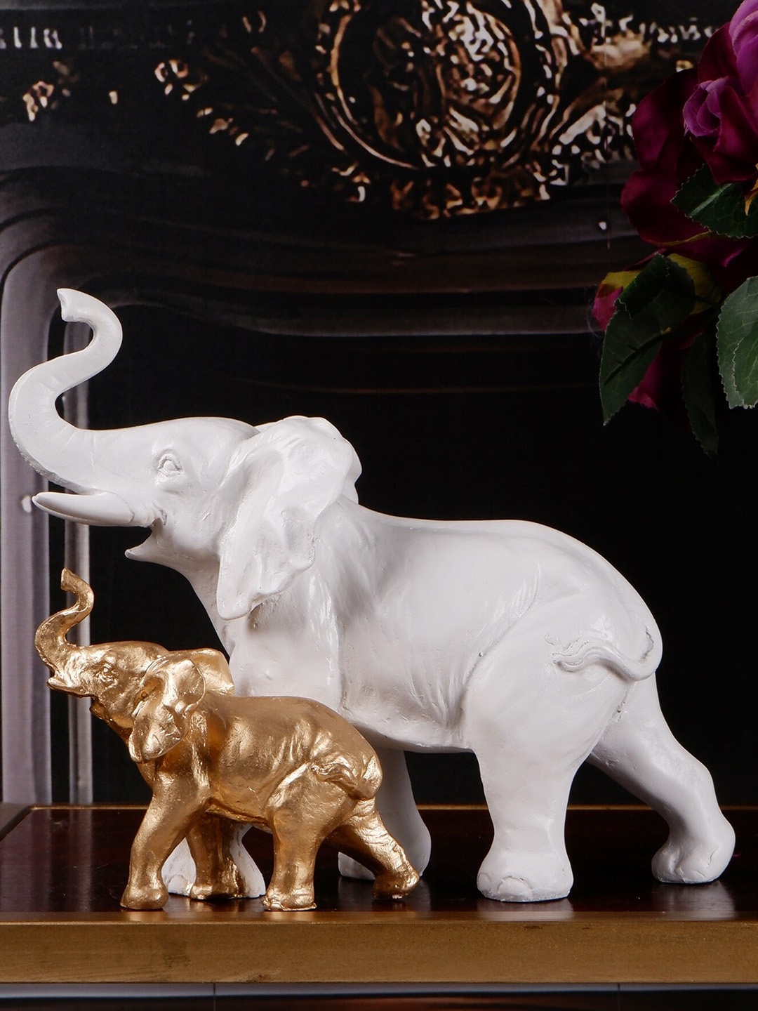 

THE WHITE INK DECOR White The Elephant Family Showpieces