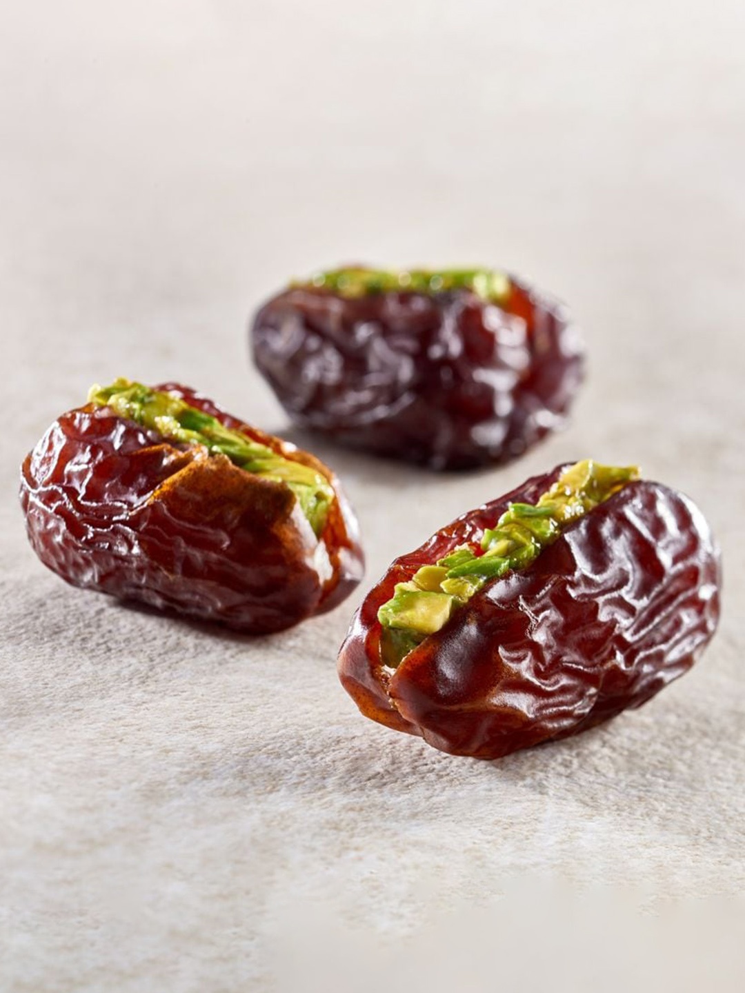 

Bateel Wanan Dates Filled with Pistachio Glazed and Honey -500 gm, Brown