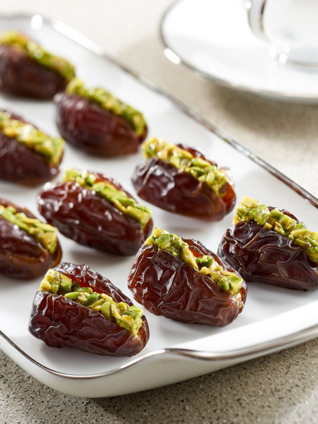 

Bateel Wanan Dates Filled With Pistachio Glazed And Honey -1 kg, Brown