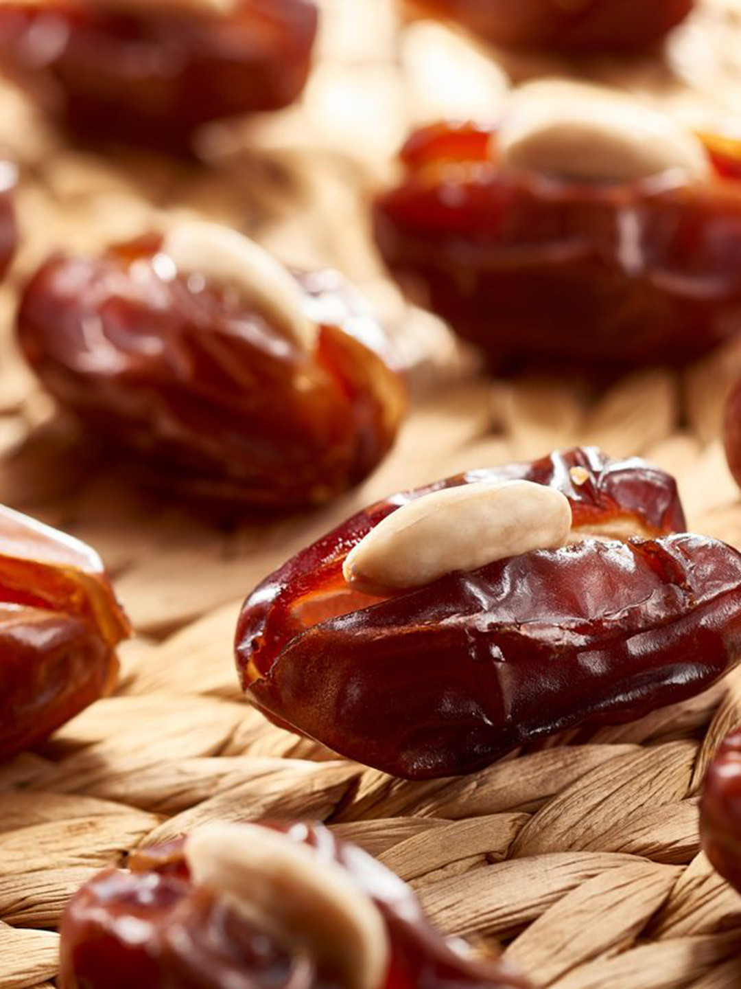 

Bateel Khidri Dates Filled with Whole Roasted Almond 500Gms, Brown