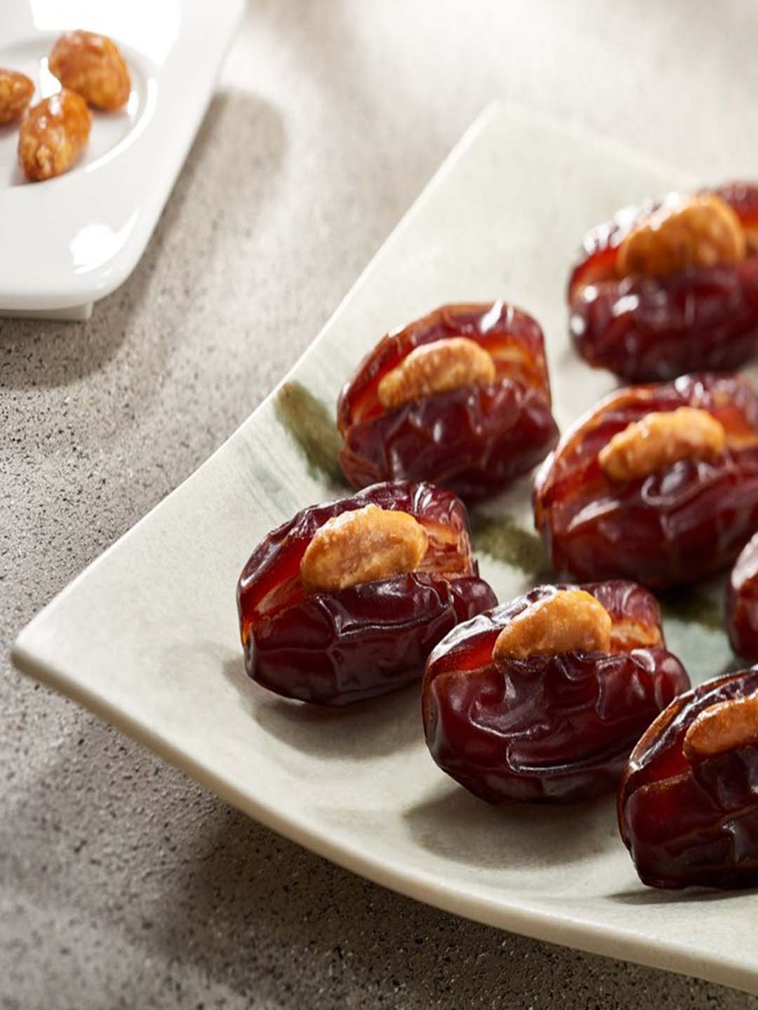 

Bateel Khidri Dates Filled With Whole Caramelized Almond - 500 gms, Brown