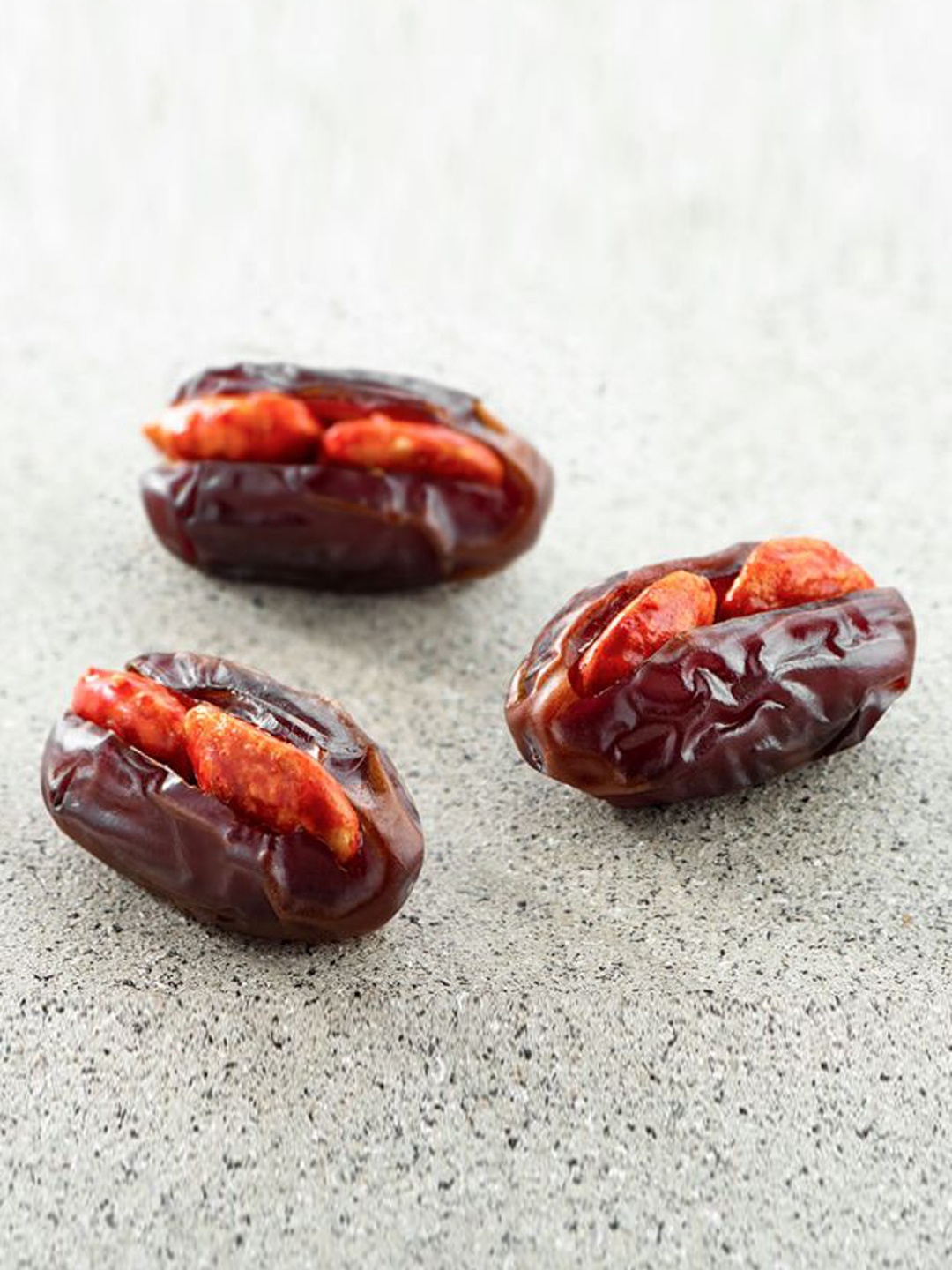 

Bateel Khidri Dates with Caramelised Almond & Honey- 1 Kg, Brown