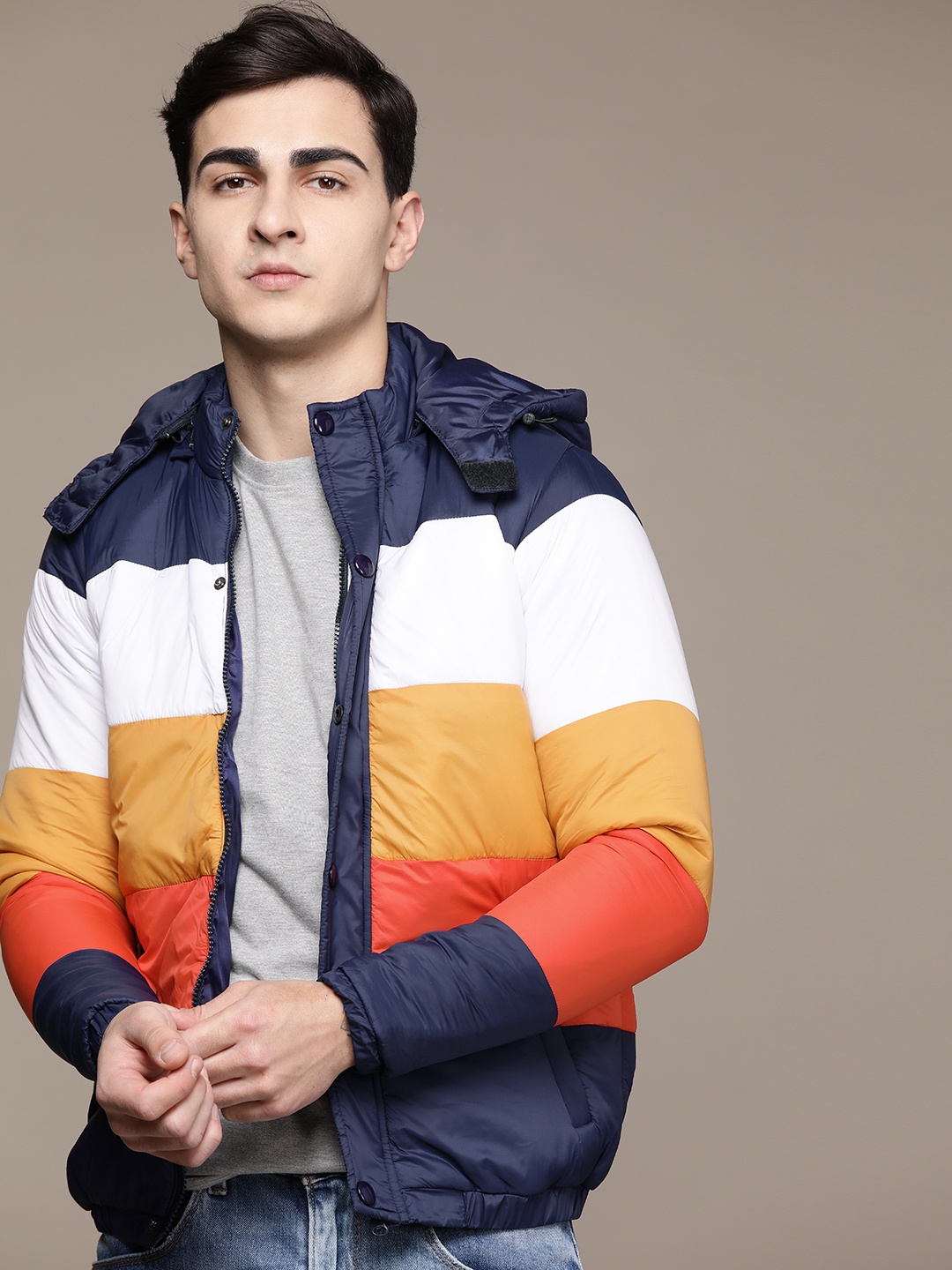 

Roadster Men Colourblocked Lightweight Running Sporty Jacket, Navy blue