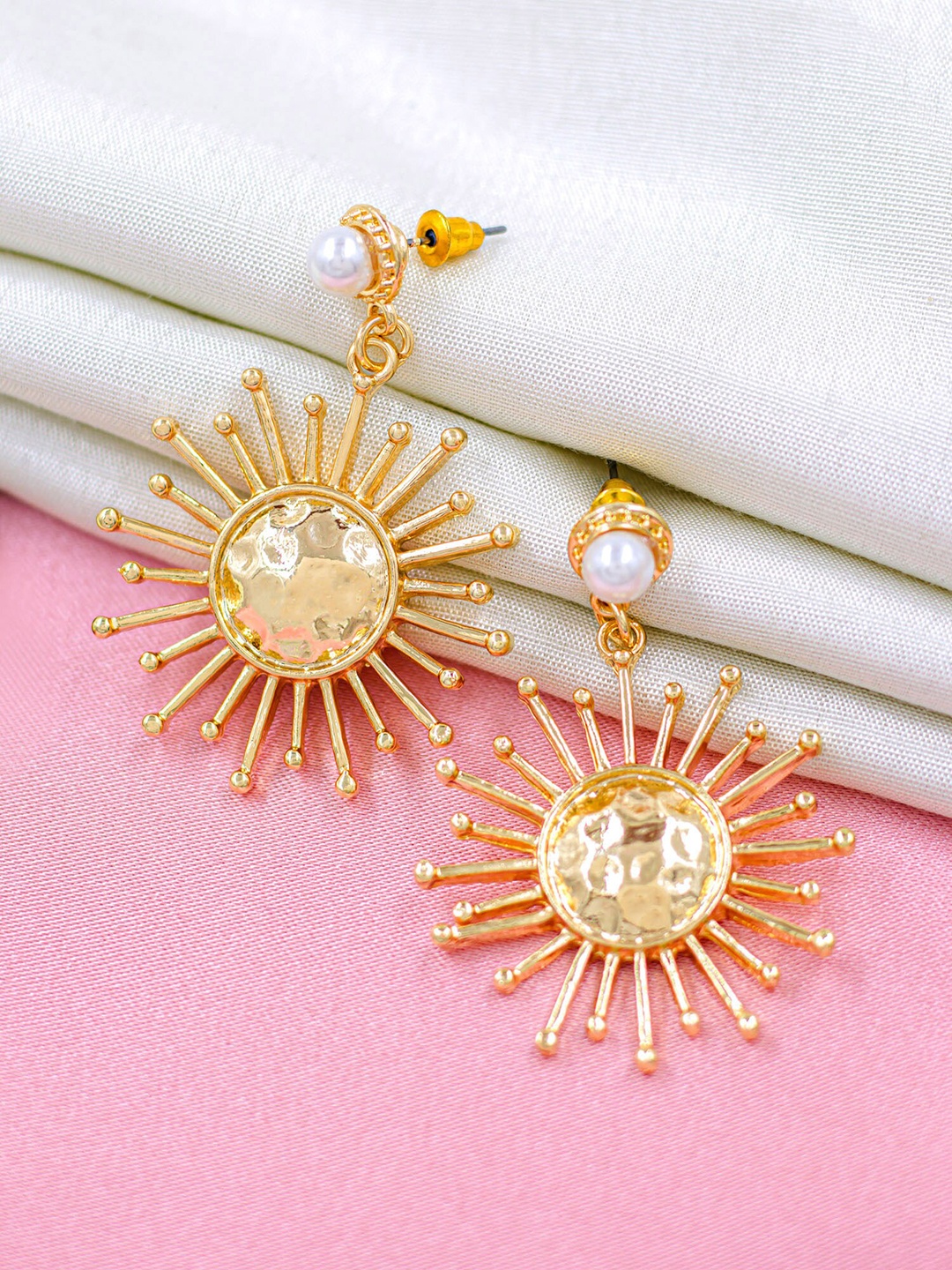 

Bellofox Gold-Plated Contemporary Drop Earrings