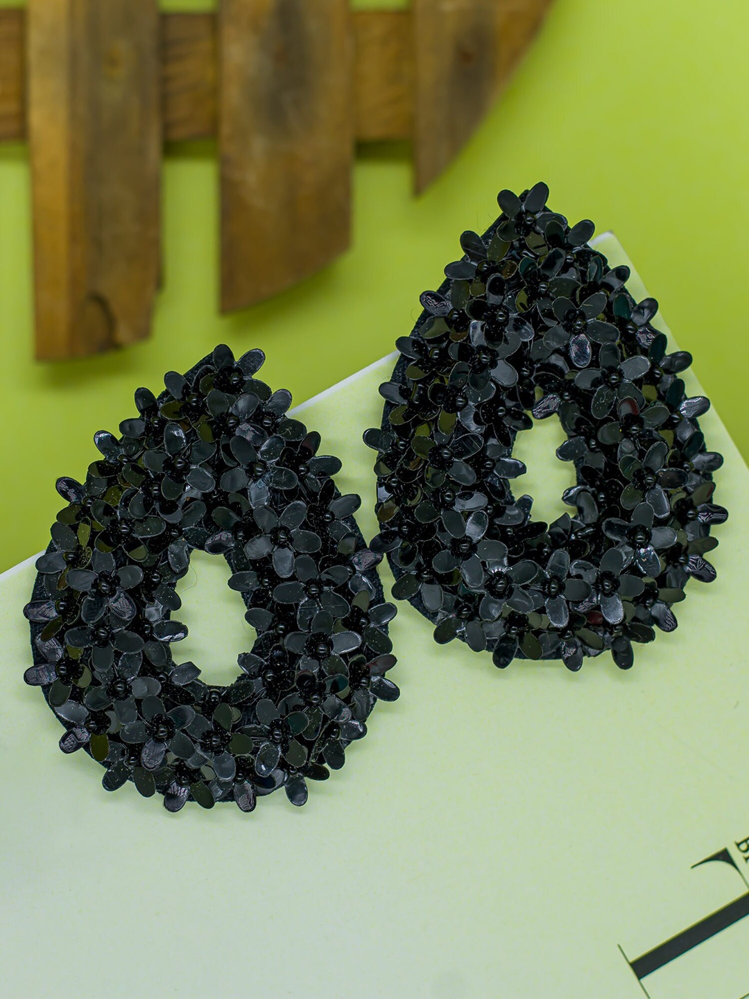 

Bellofox Leaf Shaped Drop Earrings, Black