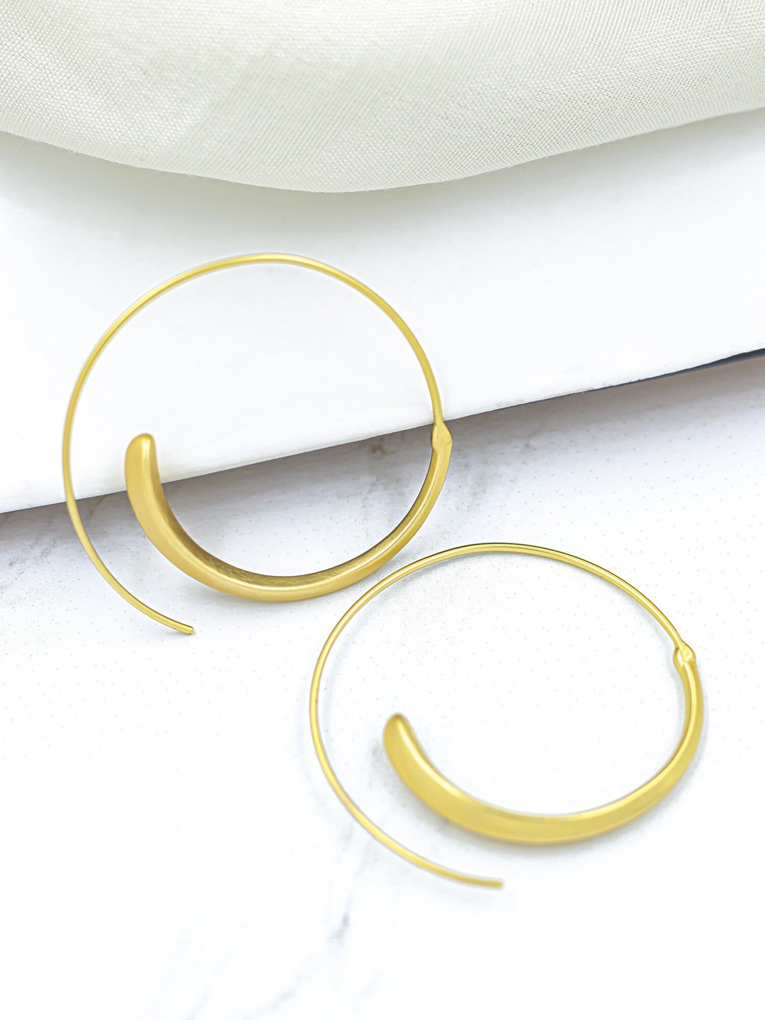 

Bellofox Gold-Plated Circular Hoop Earrings