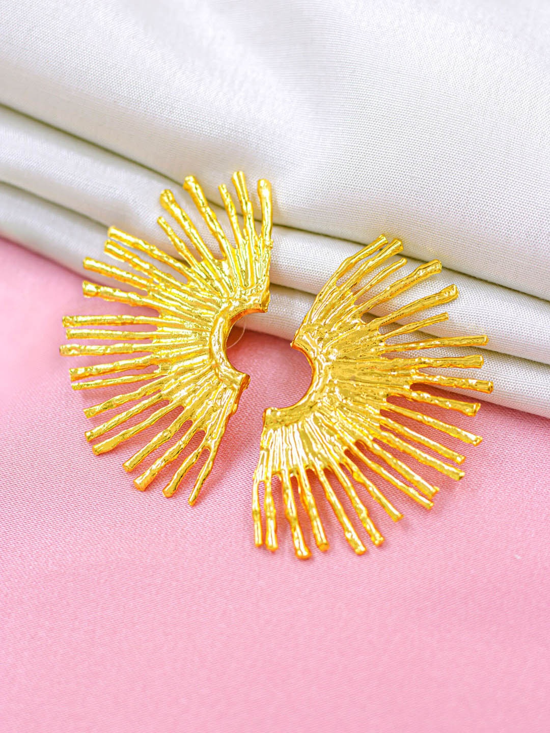 

Bellofox Gold-Plated Circular Studs Earrings