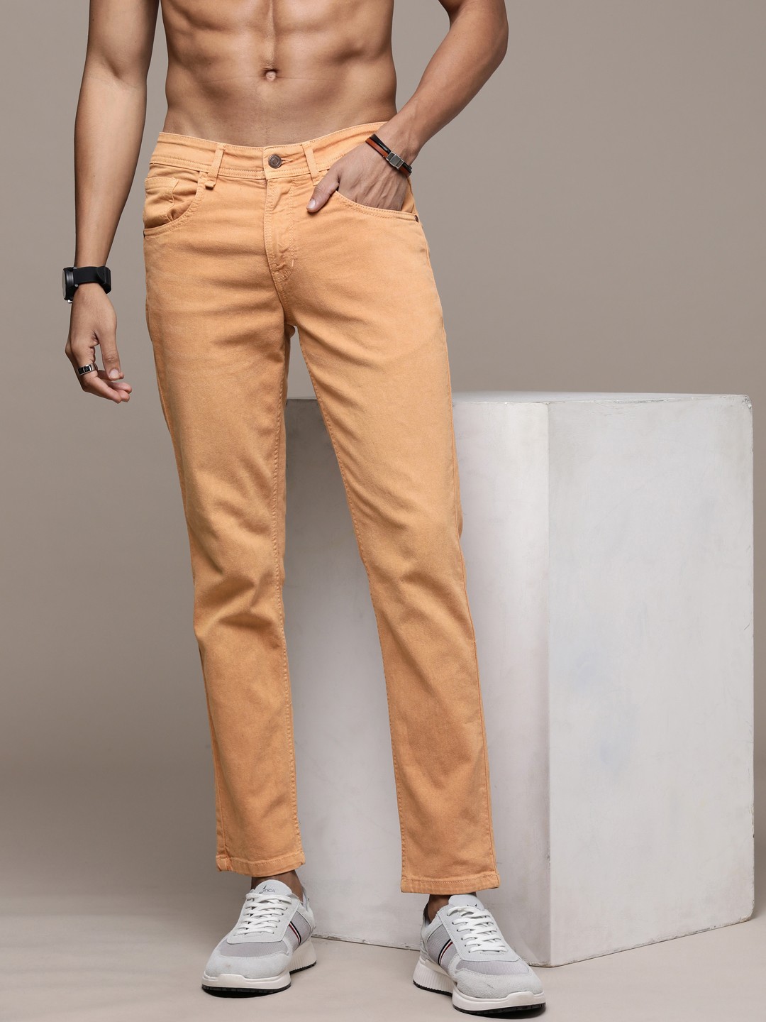 

The Roadster Life Co. Men Slim Fit Stretchable Jeans, Brown
