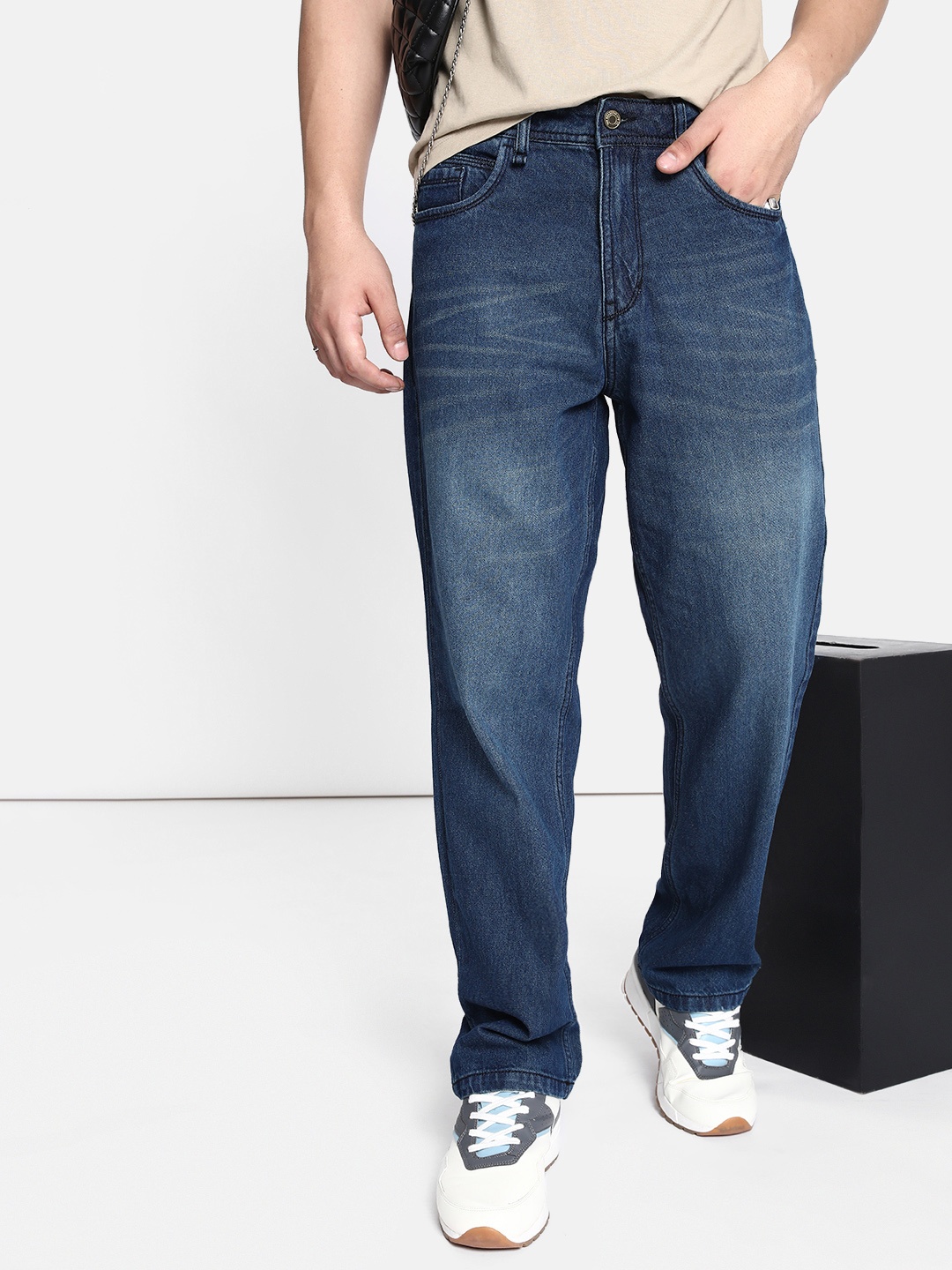 

The Roadster Life Co. Men Straight Fit Light Fade Jeans, Blue