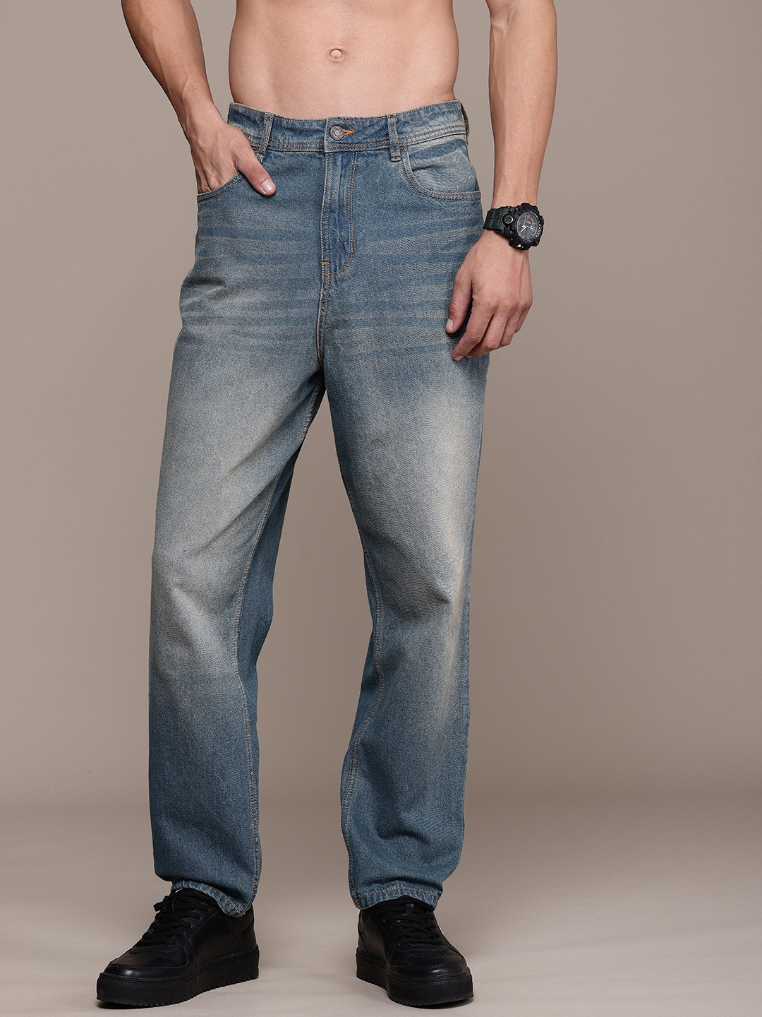 

The Roadster Life Co. Men Relaxed Fit Heavy Fade Pure Cotton Non Stretchable Jeans, Blue