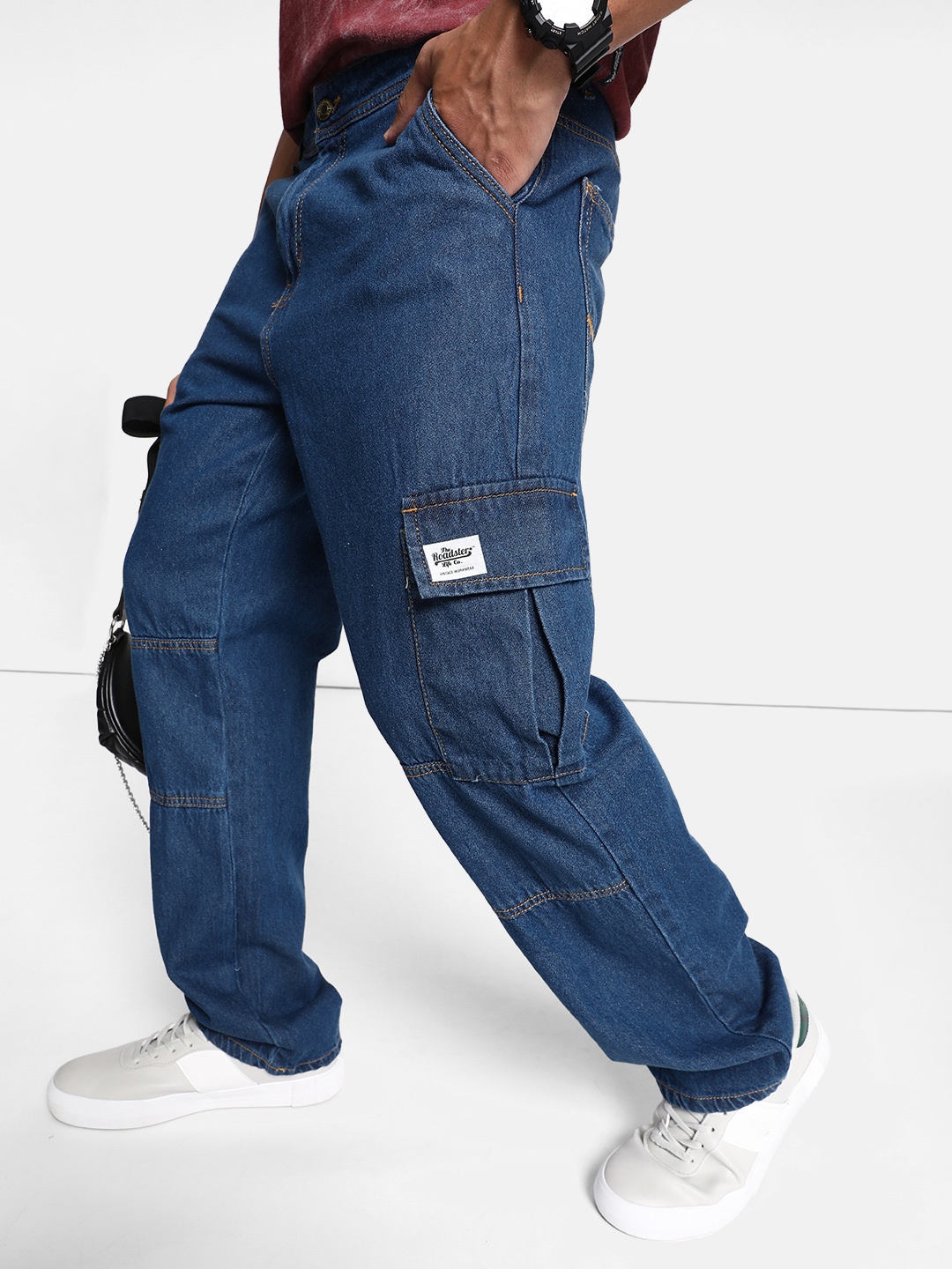 

The Roadster Lifestyle Co. Men Cuffed Hem Stretchable Cargo Jeans, Navy blue