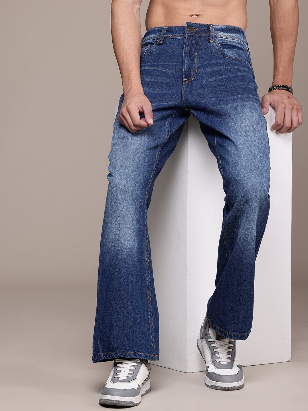 

The Roadster Life Co. Men Pure Cotton Flared Heavy Fade Jeans, Blue