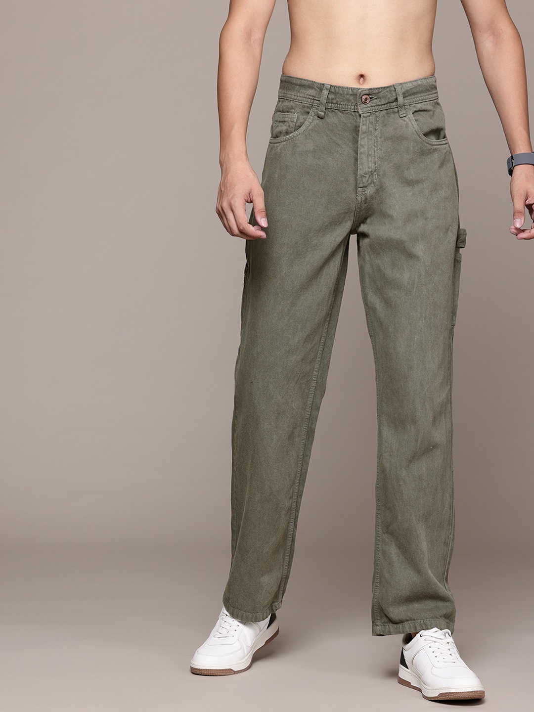 

The Roadster Lifestyle Co. Men Straight Fit Pure Cotton Coloured Jeans, Olive