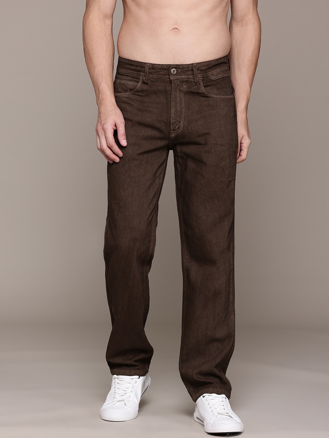 

The Roadster Lifestyle Co. Men Pure Cotton Regular Fit Jeans, Brown