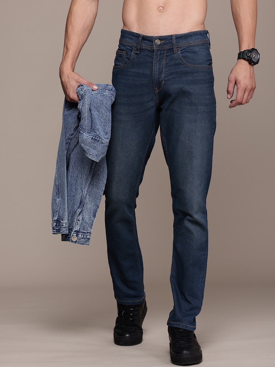 

The Roadster Life Co. Men Slim Fit Light Fade Stretchable Jeans, Blue
