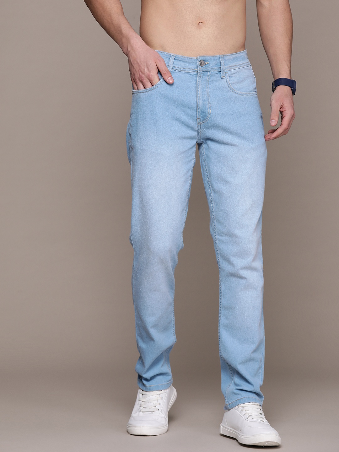 

The Roadster Lifestyle Co. Men Slim Fit Light Fade Stretchable Jeans, Blue