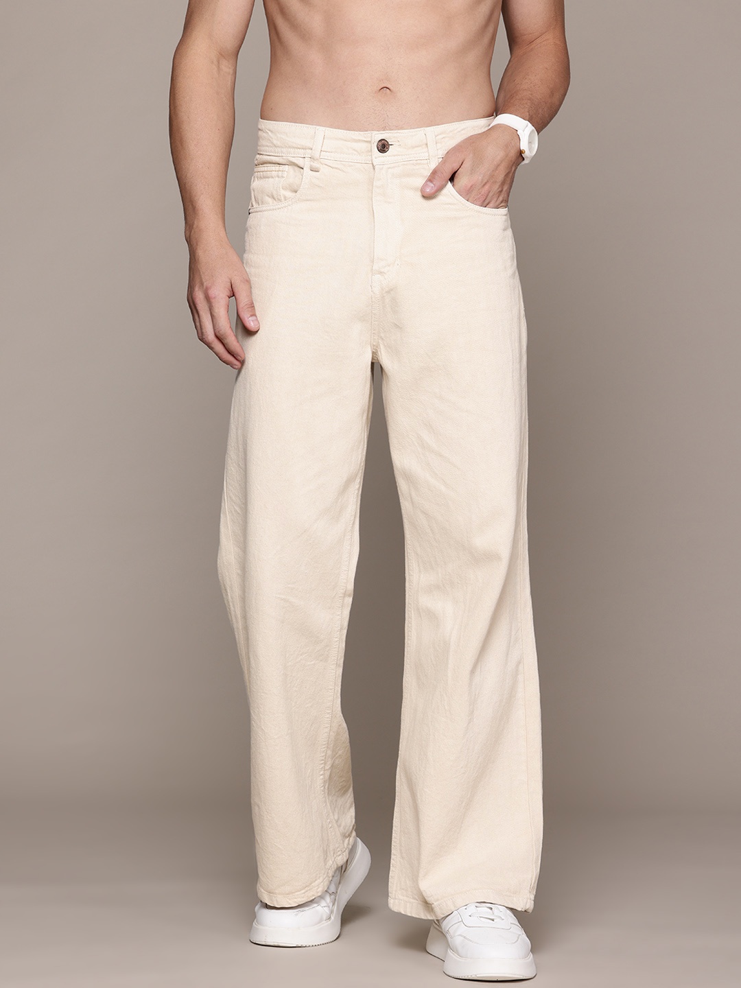 

The Roadster Lifestyle Co. Men Bootcut Pure Cotton Jeans, Beige