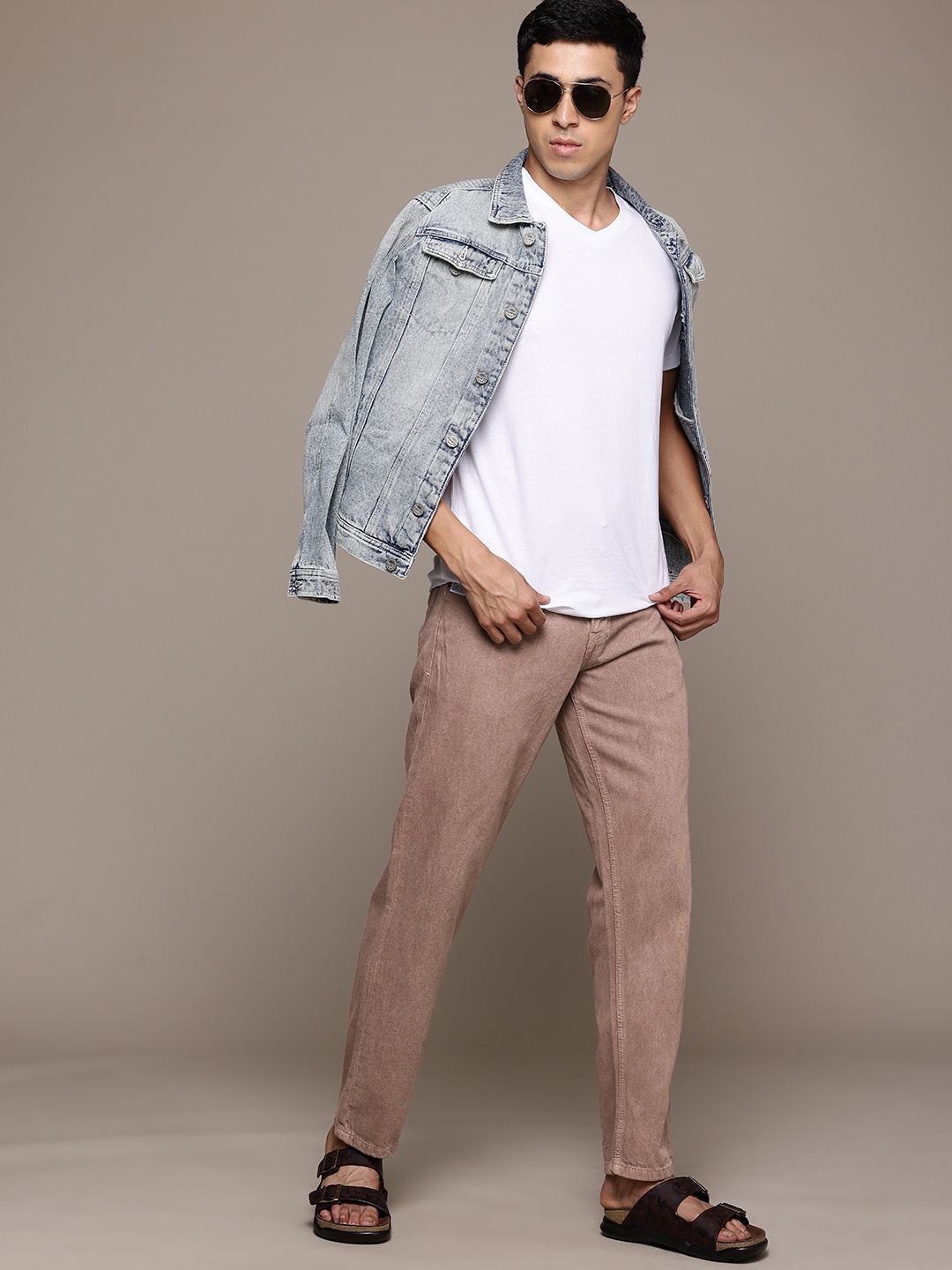 

The Roadster Lifestyle Co. Men Relaxed Fit Pure Cotton Jeans, Brown