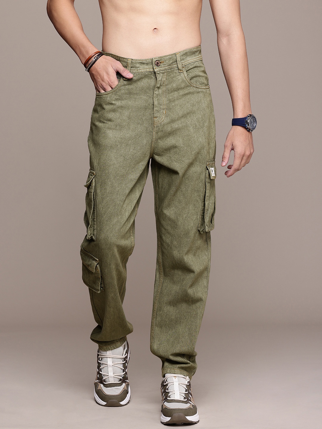 

The Roadster Life Co. Men Pure Cotton Loose Fit Light Fade Cargo Jeans, Olive