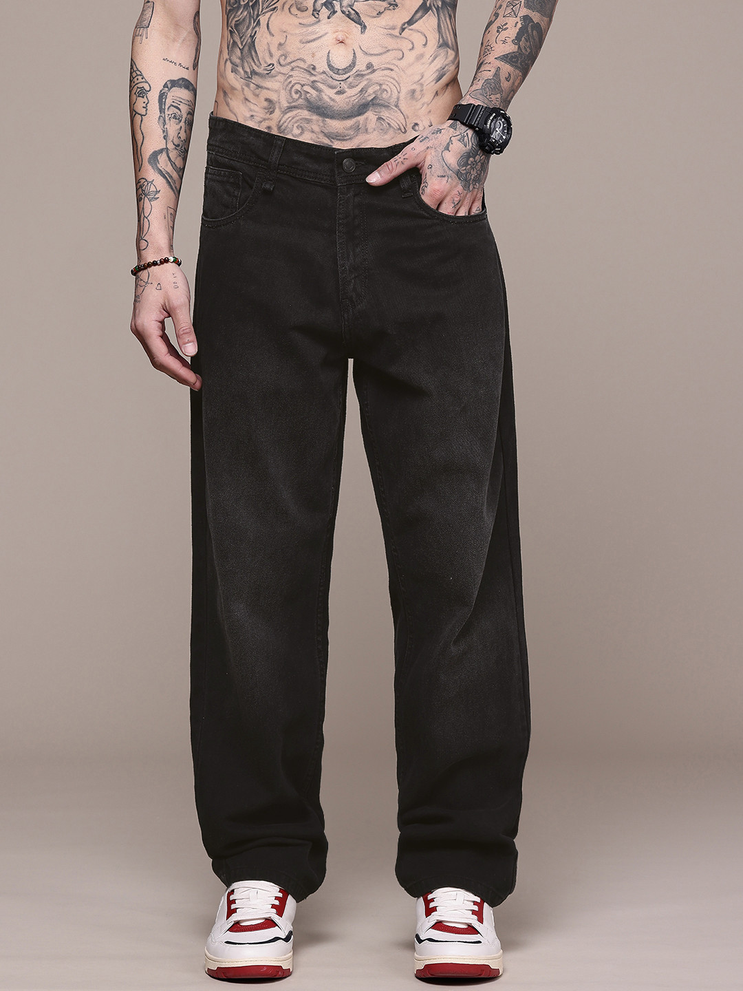 

The Roadster Life Co. Men Pure Cotton Straight Fit Light Fade Jeans, Black