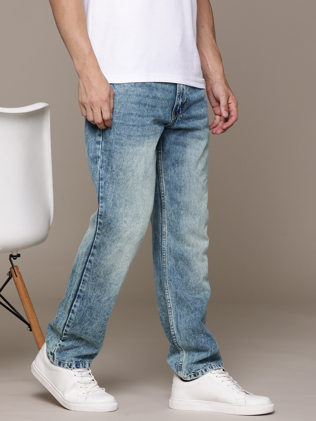 

Roadster The Lifestyle Co. Men Cotton Heavy Fade Stretchable Jeans, Blue