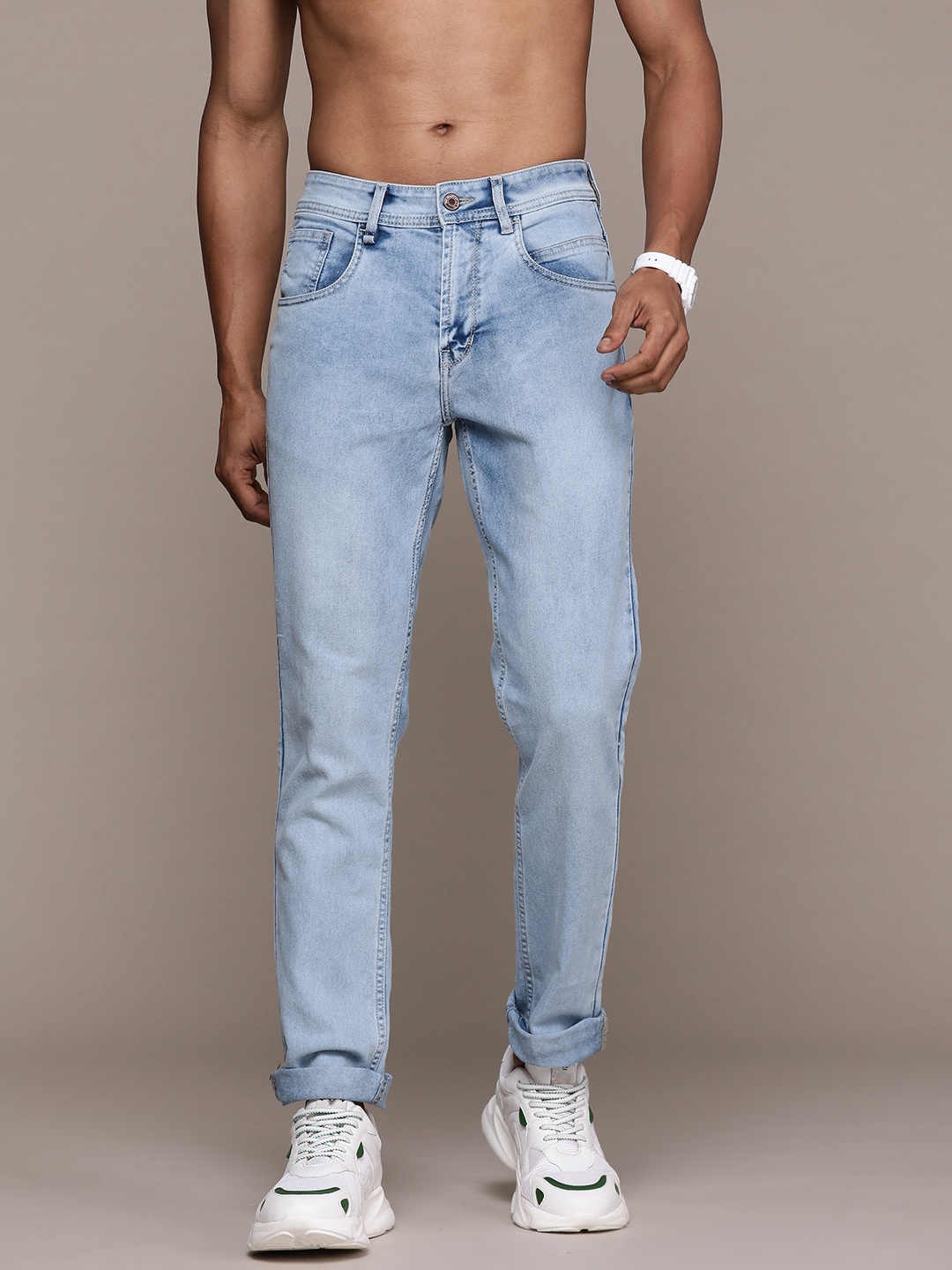 

The Roadster Lifestyle Co. Men Slim Fit Light Fade Stretchable Jeans, Blue