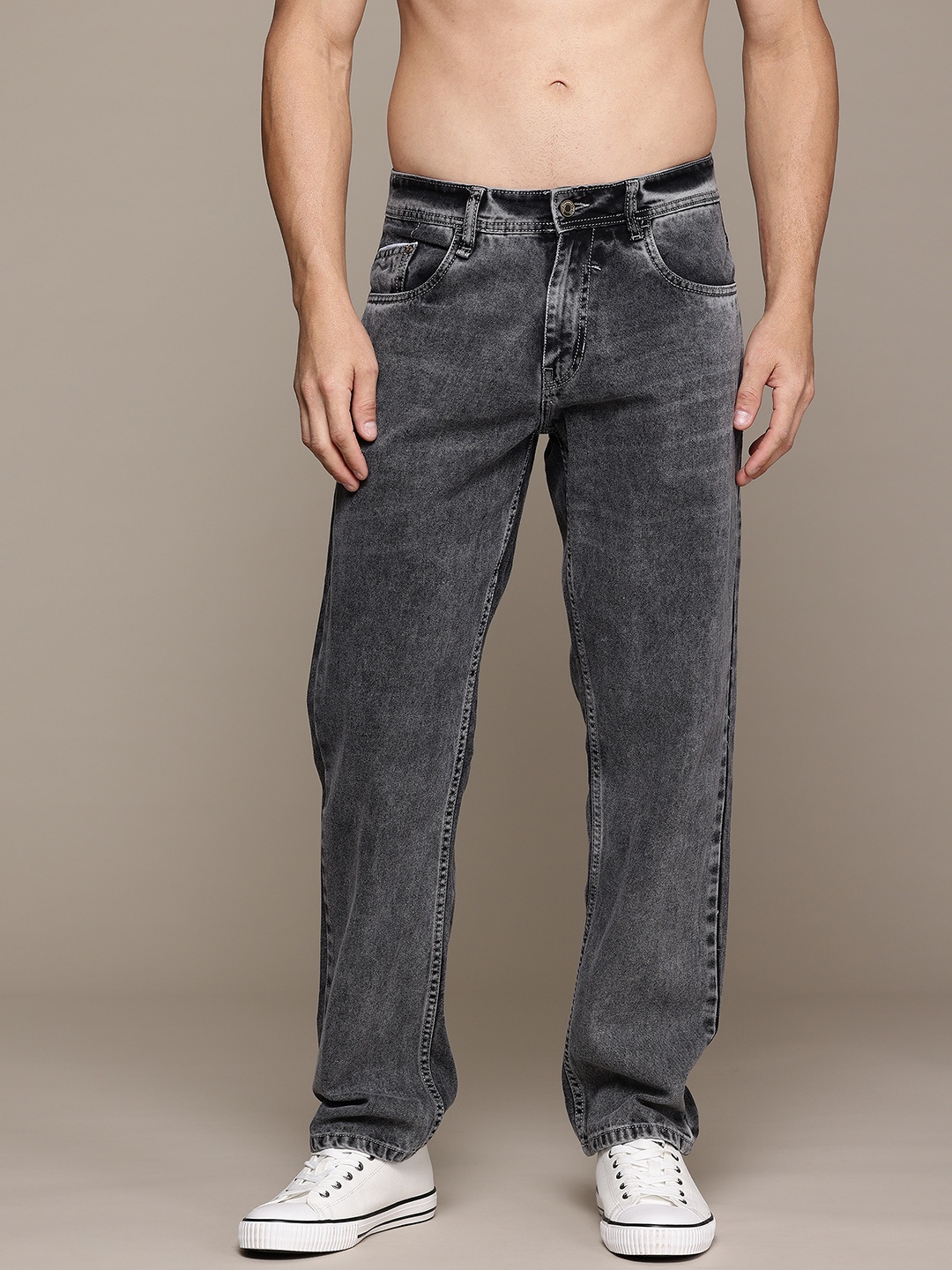 

The Roadster Lifestyle Co. Men Relaxed Fit Jeans, Charcoal