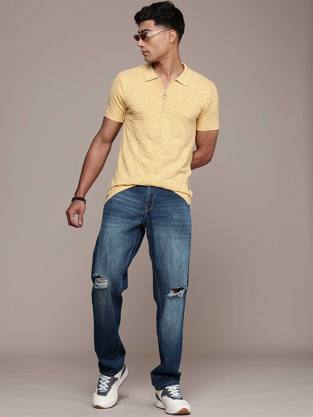 

Roadster Men Relaxed Fit Slash Knee Light Fade Jeans, Navy blue