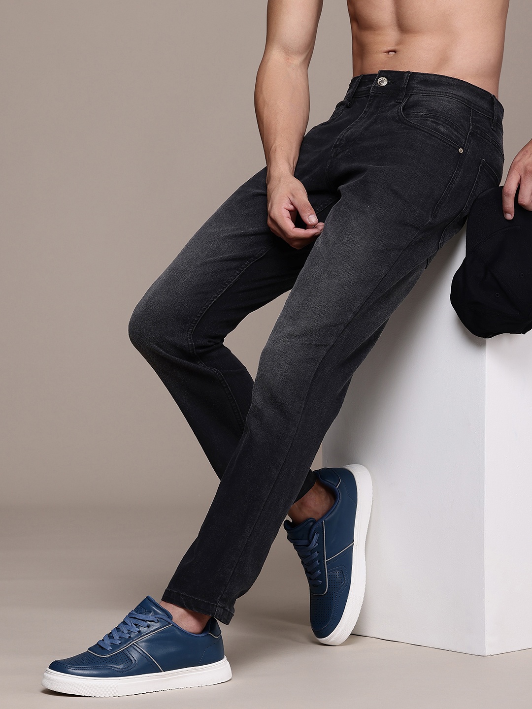 

Roadster Men Slim Fit Stretchable Jeans, Black