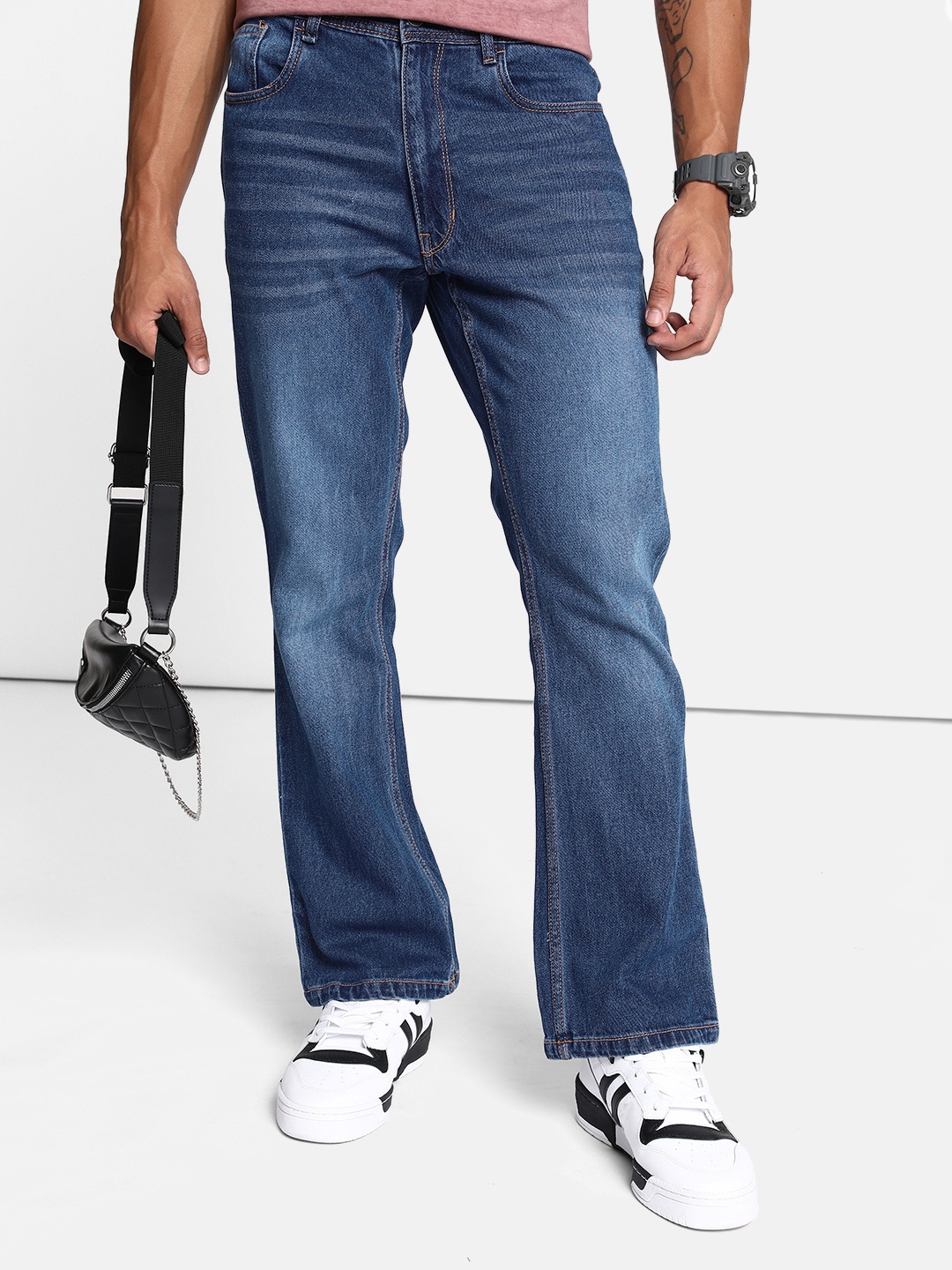

The Roadster Lifestyle Co. Men Straight Fit Light Fade Stretchable Jeans, Navy blue