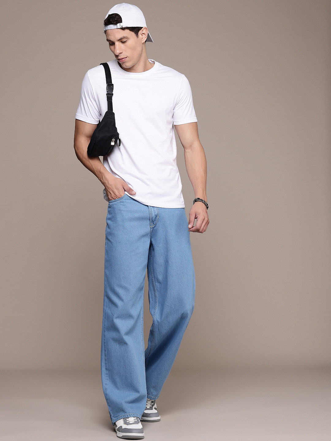 

The Roadster Life Co. Men Pure Cotton Wide Leg Jeans, Blue