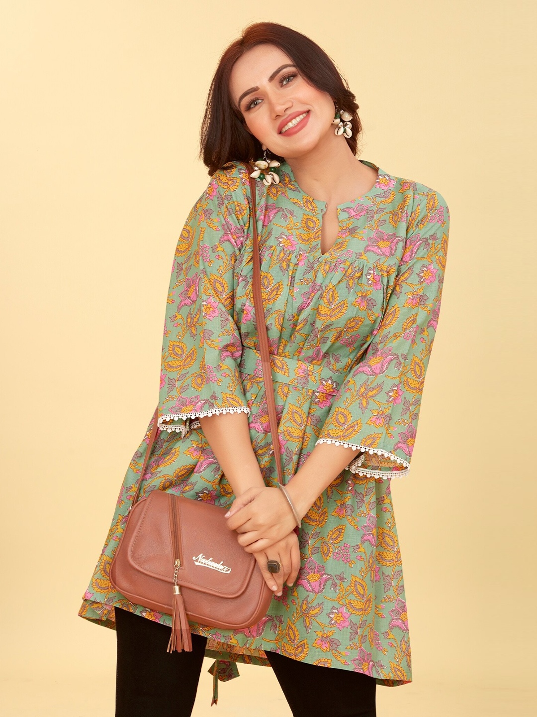 

CHANSI Floral Printed Mandarin Collar Kurti, Green