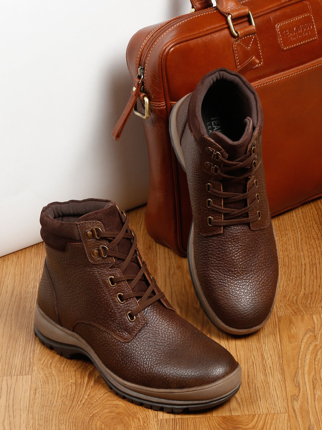 

Teakwood Leathers Men Textured Leather Mid-Top Regular Boots, Brown