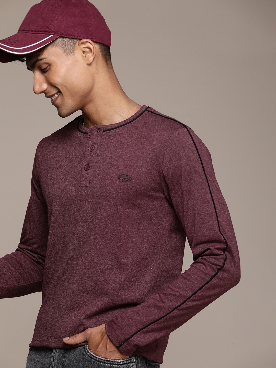 

WROGN Men Solid Henley Neck Slim Fit T-shirt, Burgundy