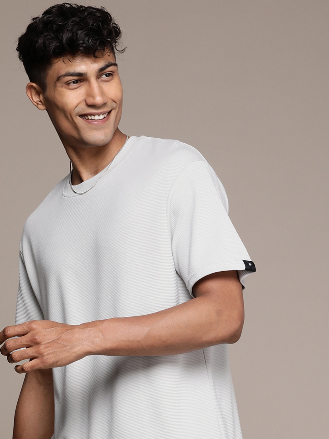 

WROGN Men Self Striped T-shirt, Grey