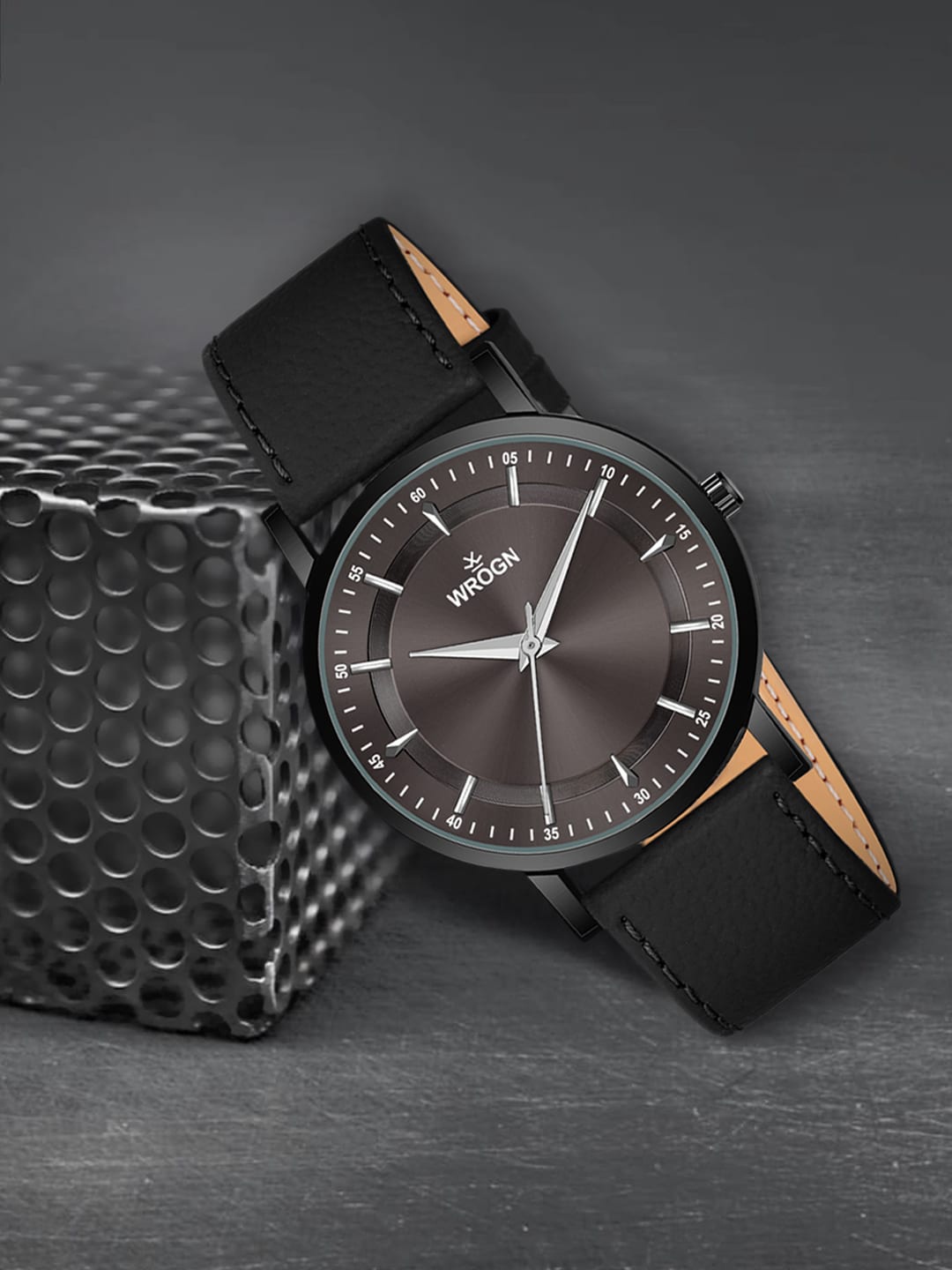 

WROGN Men Printed Dial & Leather Straps Analogue Watch HOBWRG0446, Black
