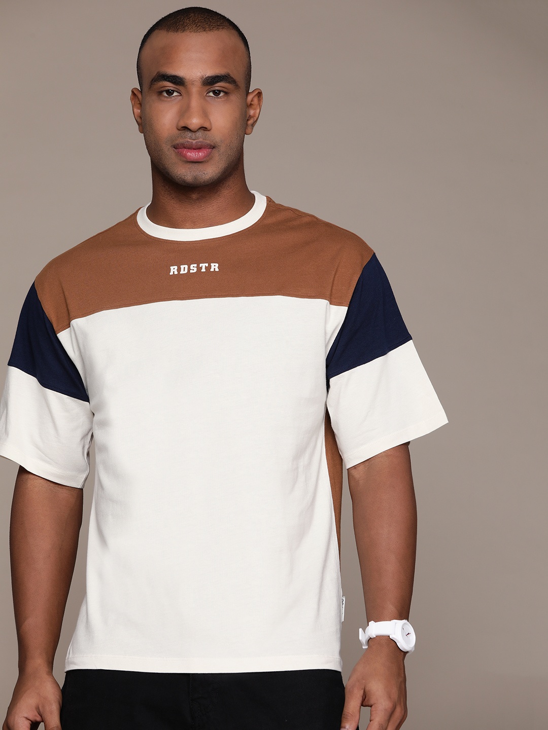 

The Roadster Lifestyle Co. Men Colourblocked Pure Cotton T-shirt, Brown