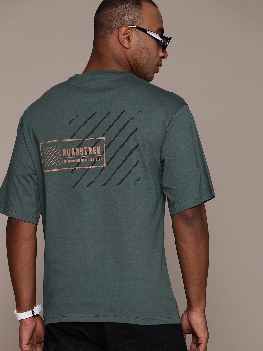 

The Roadster Lifestyle Co. Men Printed Relaxed Fit Pure Cotton T-shirt, Green