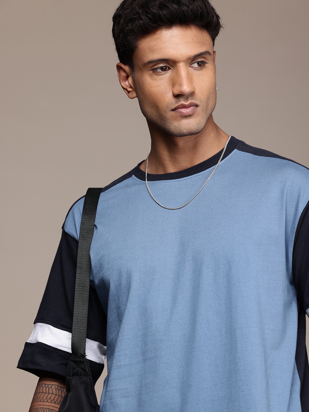 

The Roadster Life Co. Colourblocked Drop-Shoulder Sleeves Pure Cotton Relaxed Fit T-shirt, Blue