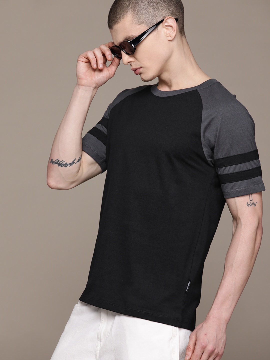 

Roadster Colourblocked Cotton T-shirt, Black