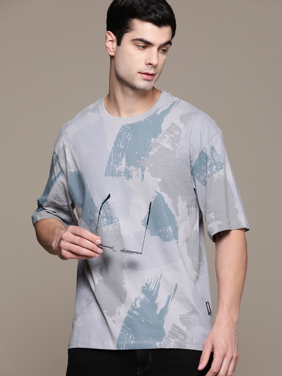 

The Roadster Lifestyle Co. Men Printed Pure Cotton T-shirt, Grey