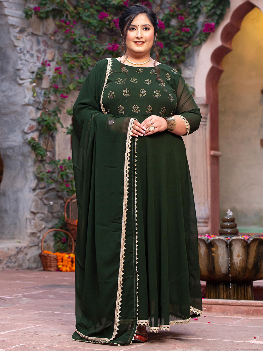 

DesiNoor.com Floral WEmbellished Anarkali Kurta With Dupatta, Green