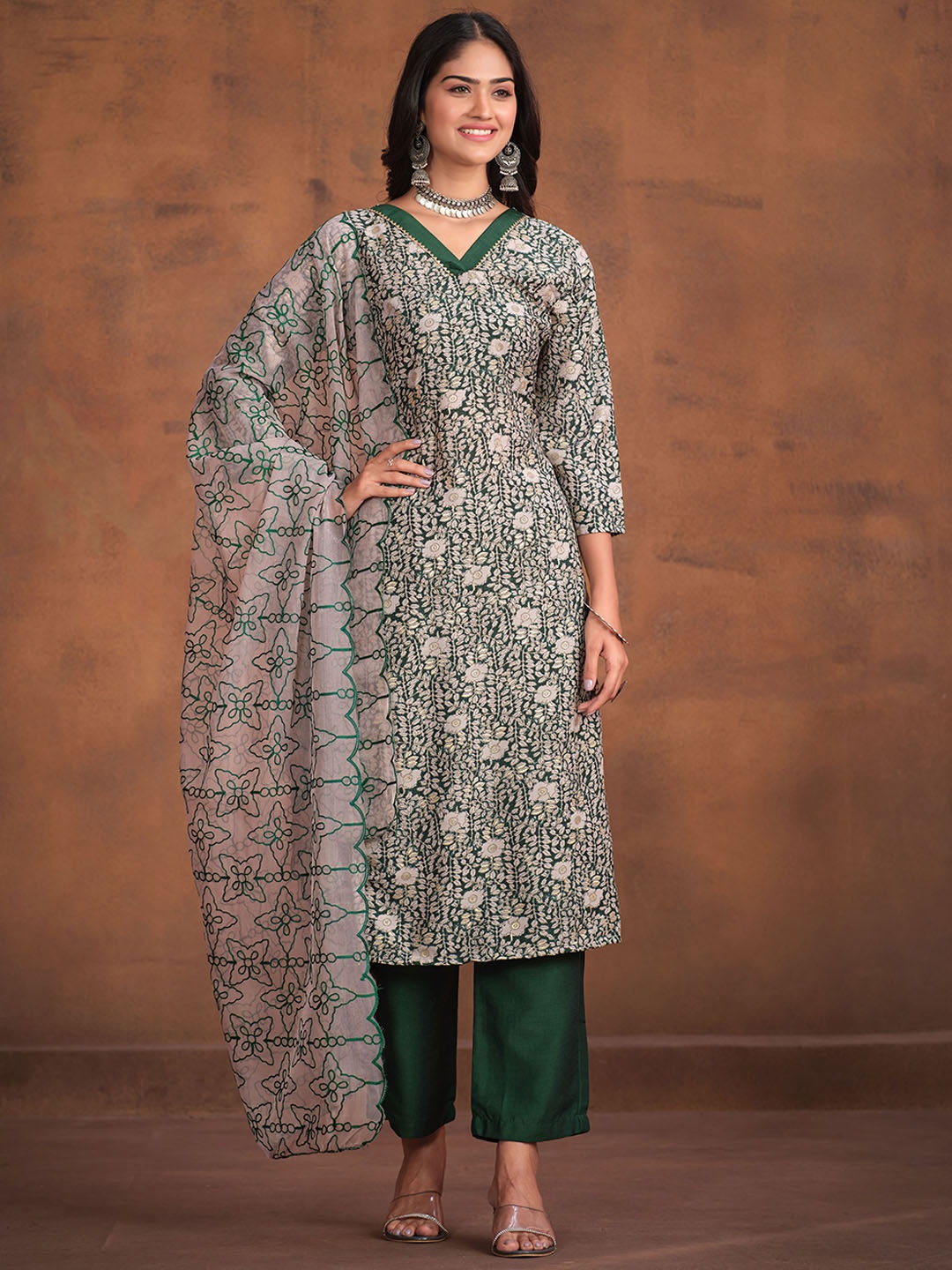 

Sangria Floral Printed V-Neck Gotta Patti Detail Straight Kurta & Trousers With Dupatta, Green