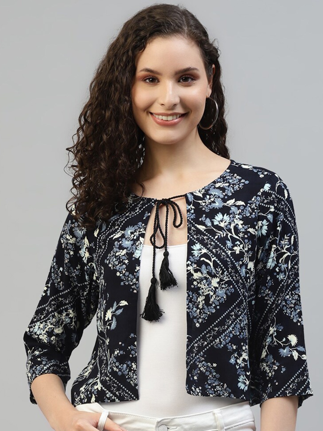 

DEEBACO Floral Printed Crop Tie-Up Shrug, Black