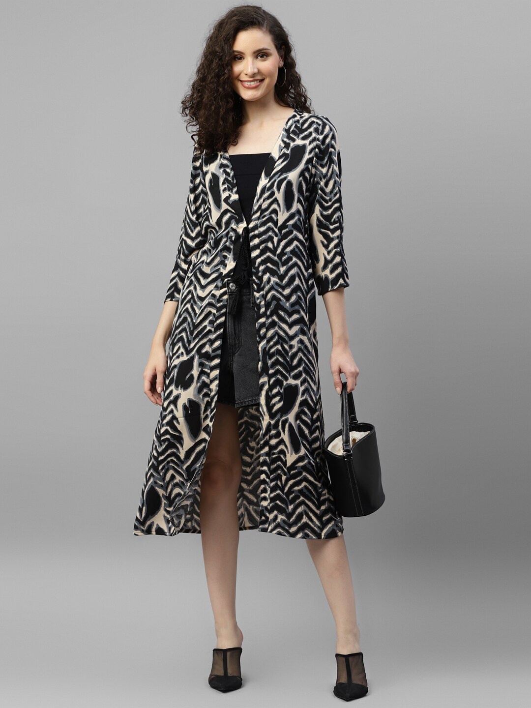 

DEEBACO Abstract Printed Longline Tie-Up Shrug, Black