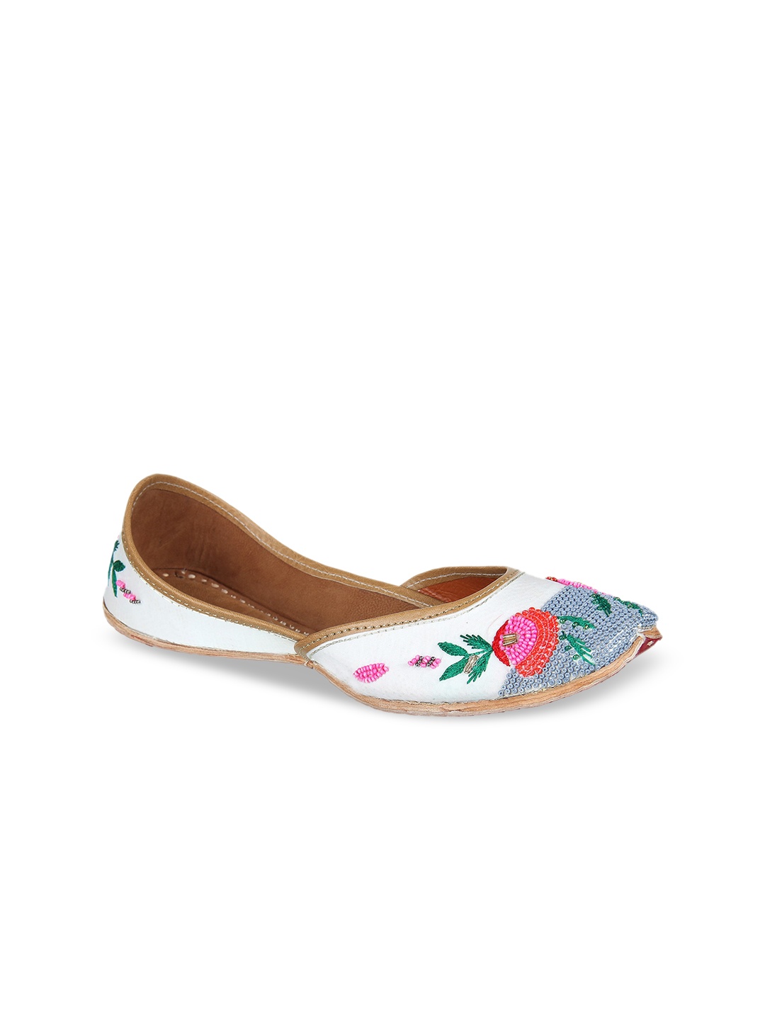 

Ta Chic Embellished Embroidered Ethnic Mojaris, White